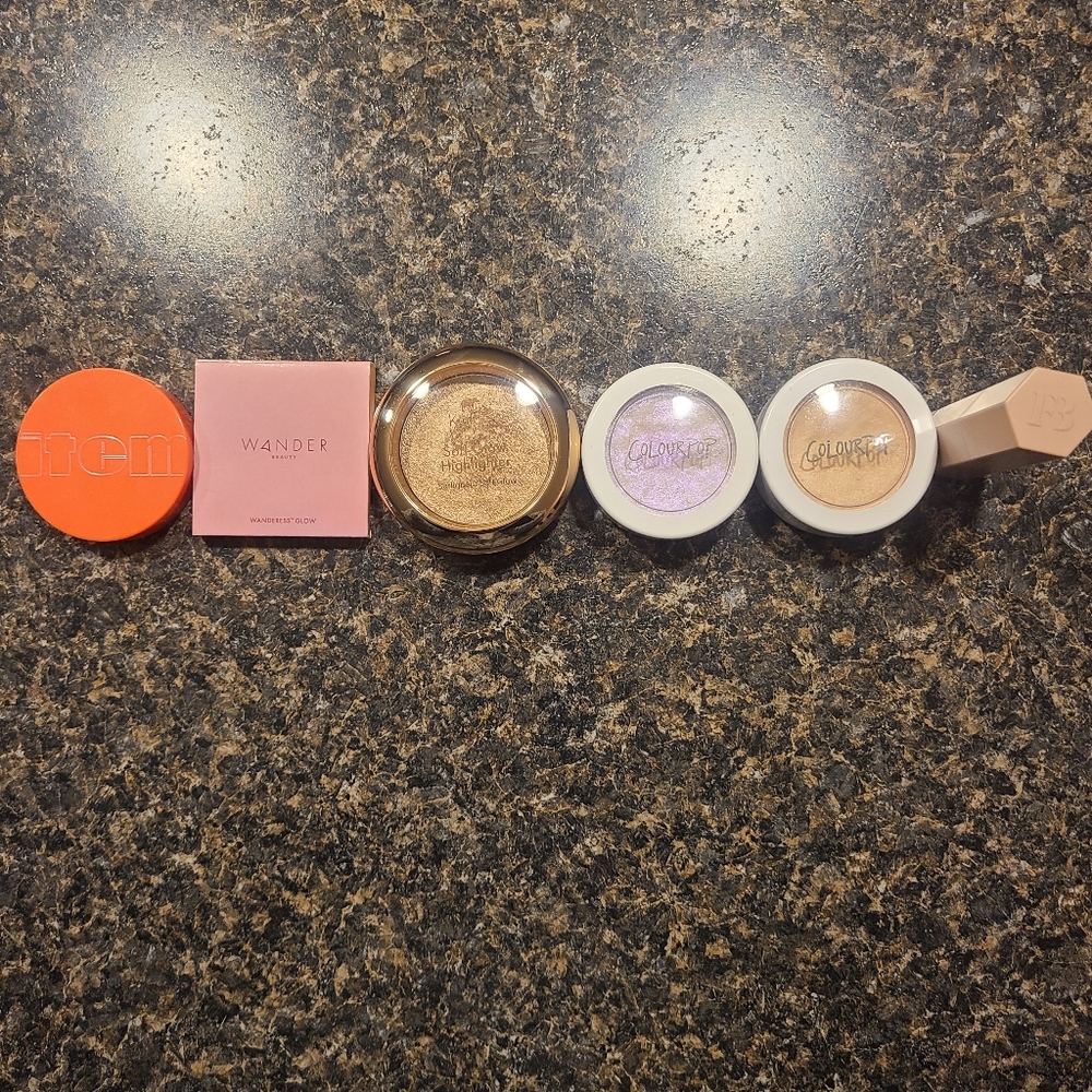 5 Highlighters and 1 bronzer